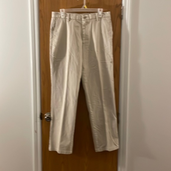 Dockers - Picture 1 of 2